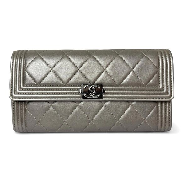 CHANEL Metallic Lambskin Quilted Large Boy Gusset Flap Wallet Silver CC Leather - Picture 1 of 16
